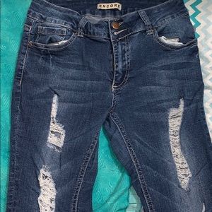 Distressed skinny jeans